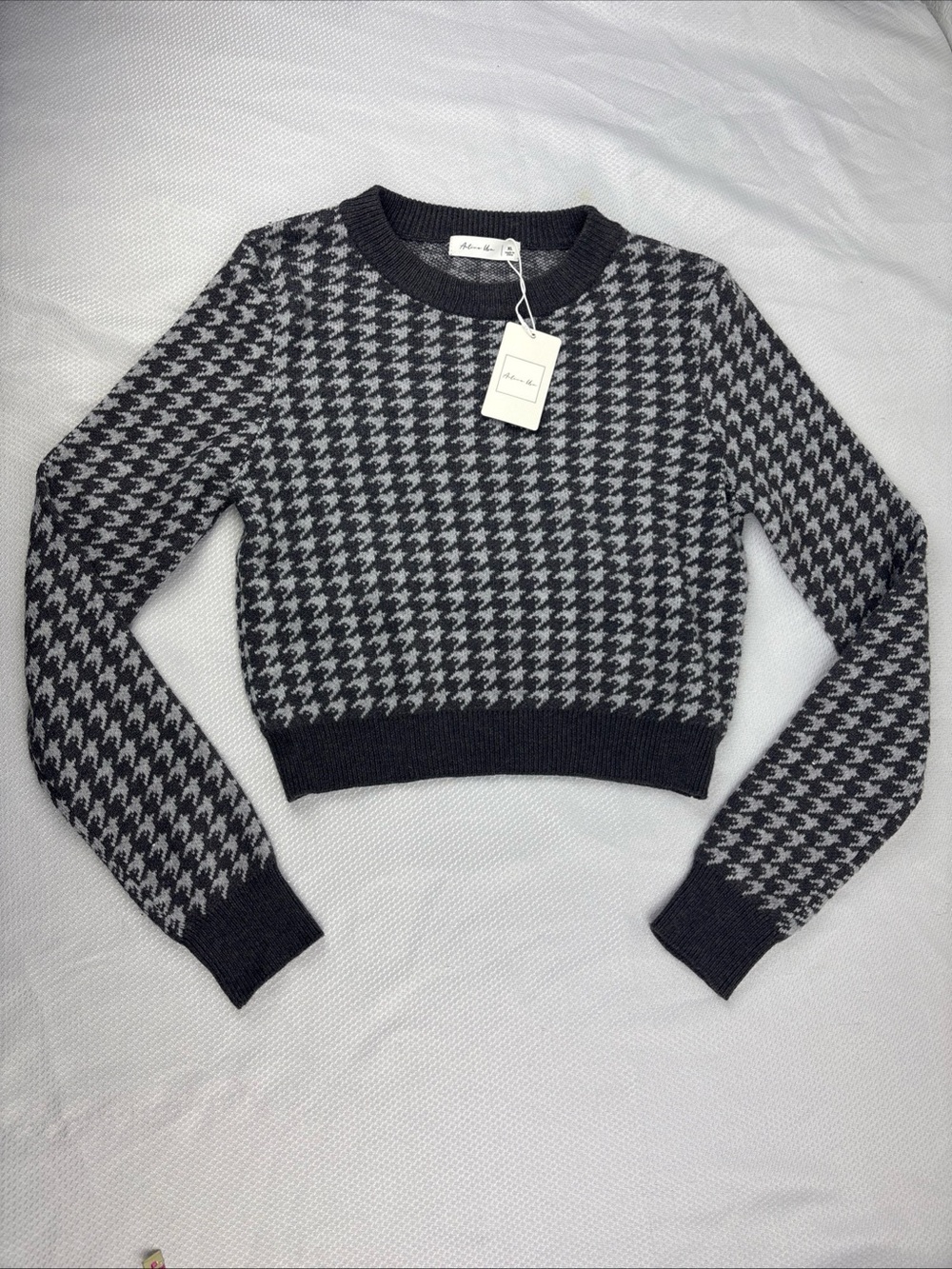 Active USA Women’s Crop Top Sweater Houndstooth Pattern NWT Super Soft Cozy Grey